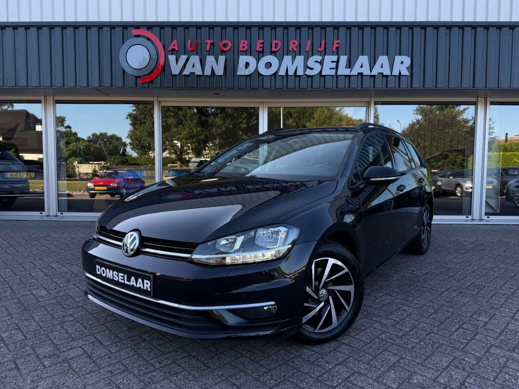 Volkswagen Golf (2019) — foto 1