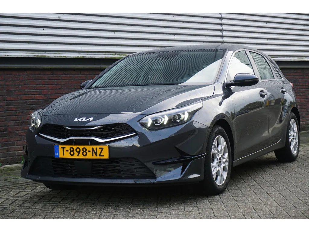 Kia Ceed (2023) — foto 1