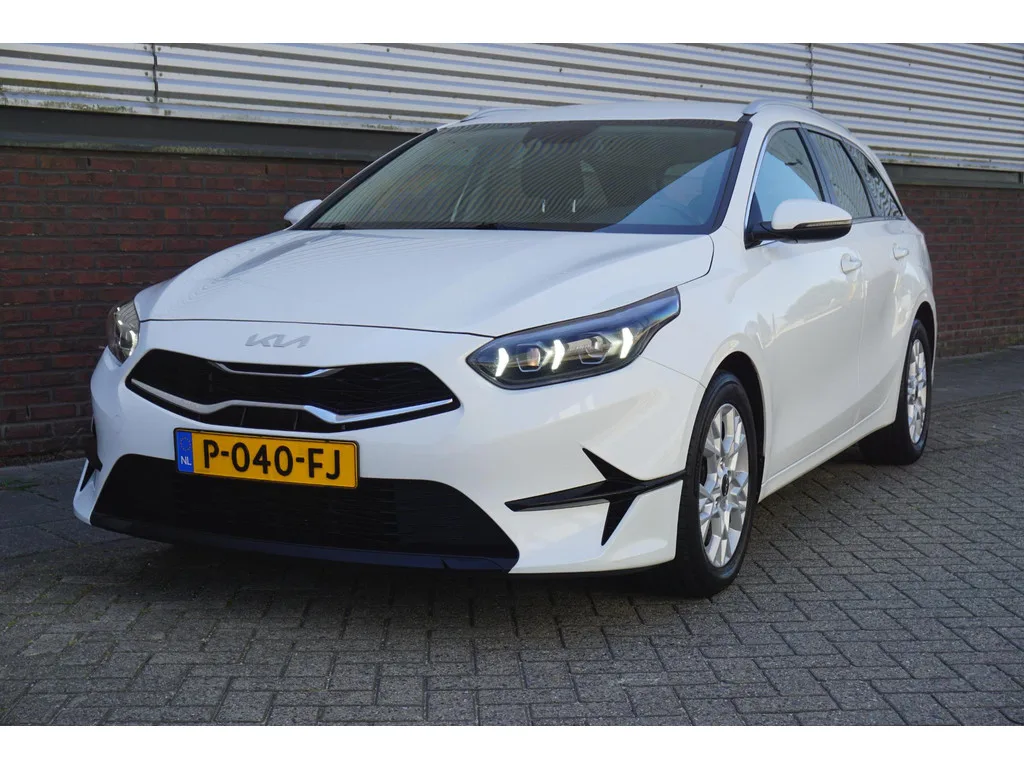 Kia Ceed Sportswagon (2022) — foto 1