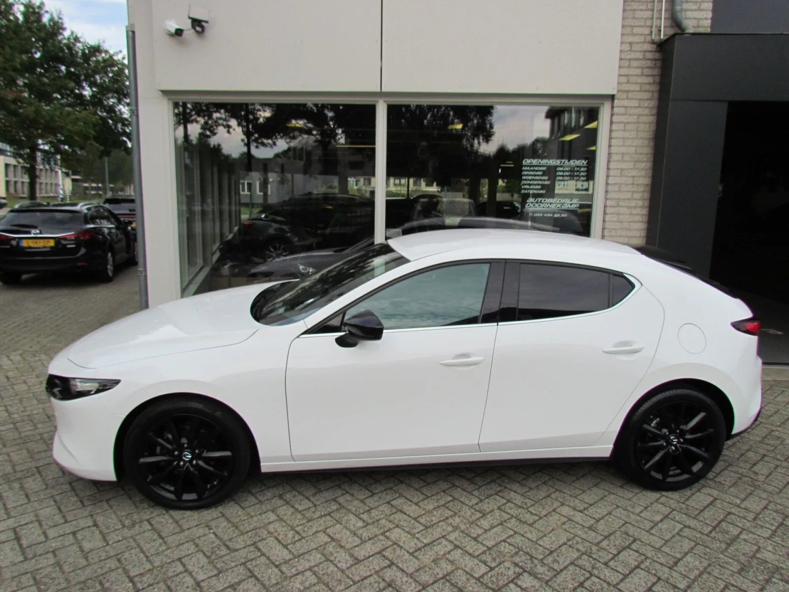 Mazda 3 (2023) — foto 1