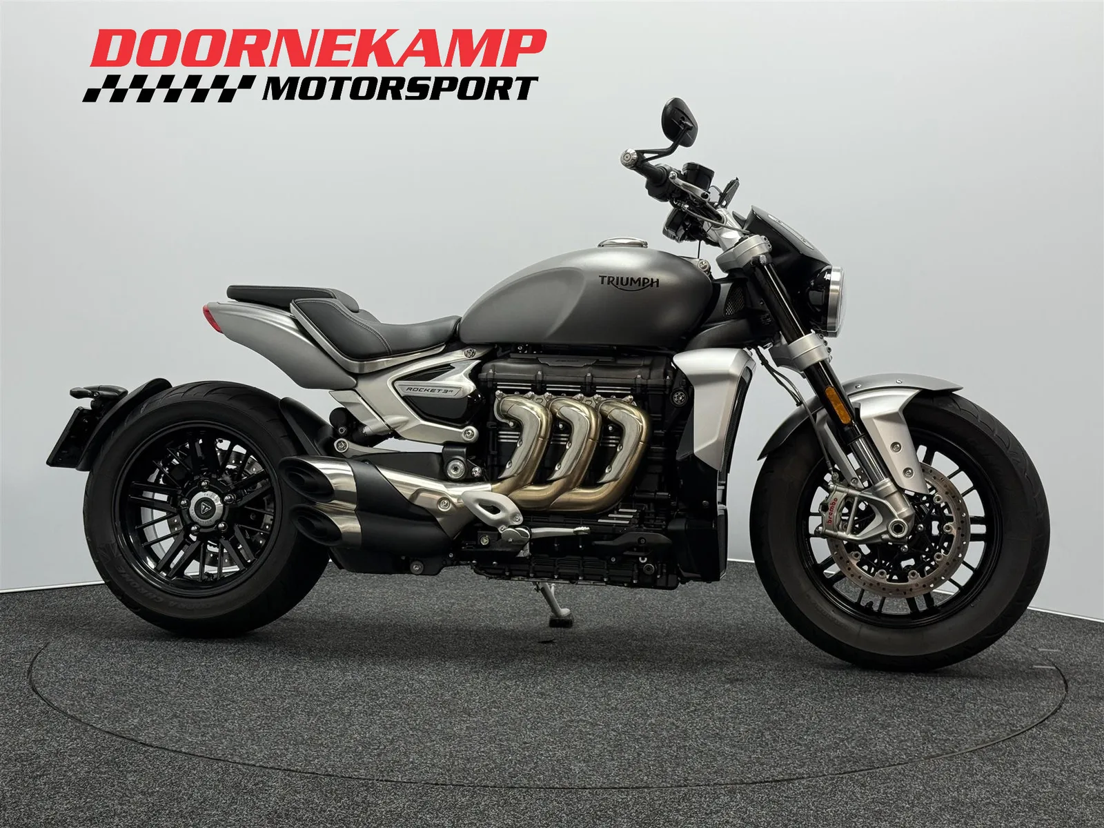 Triumph Rocket 3 R (2023) — foto 1