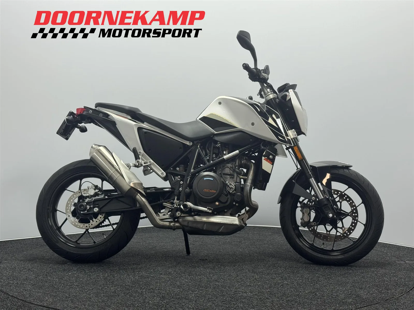 KTM 690 Duke (2016) — foto 1