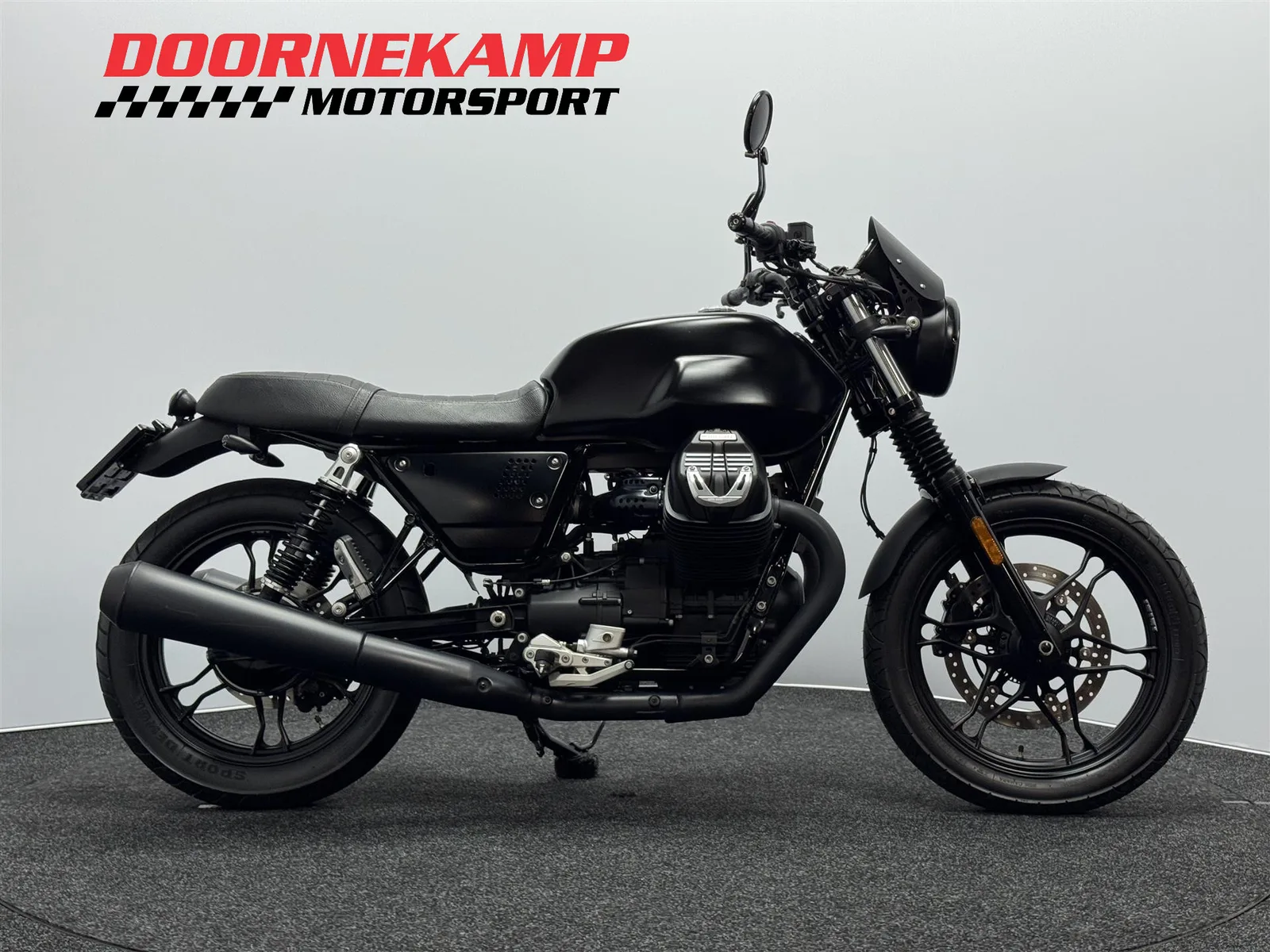 Moto Guzzi V7 Stone (2017) — foto 1
