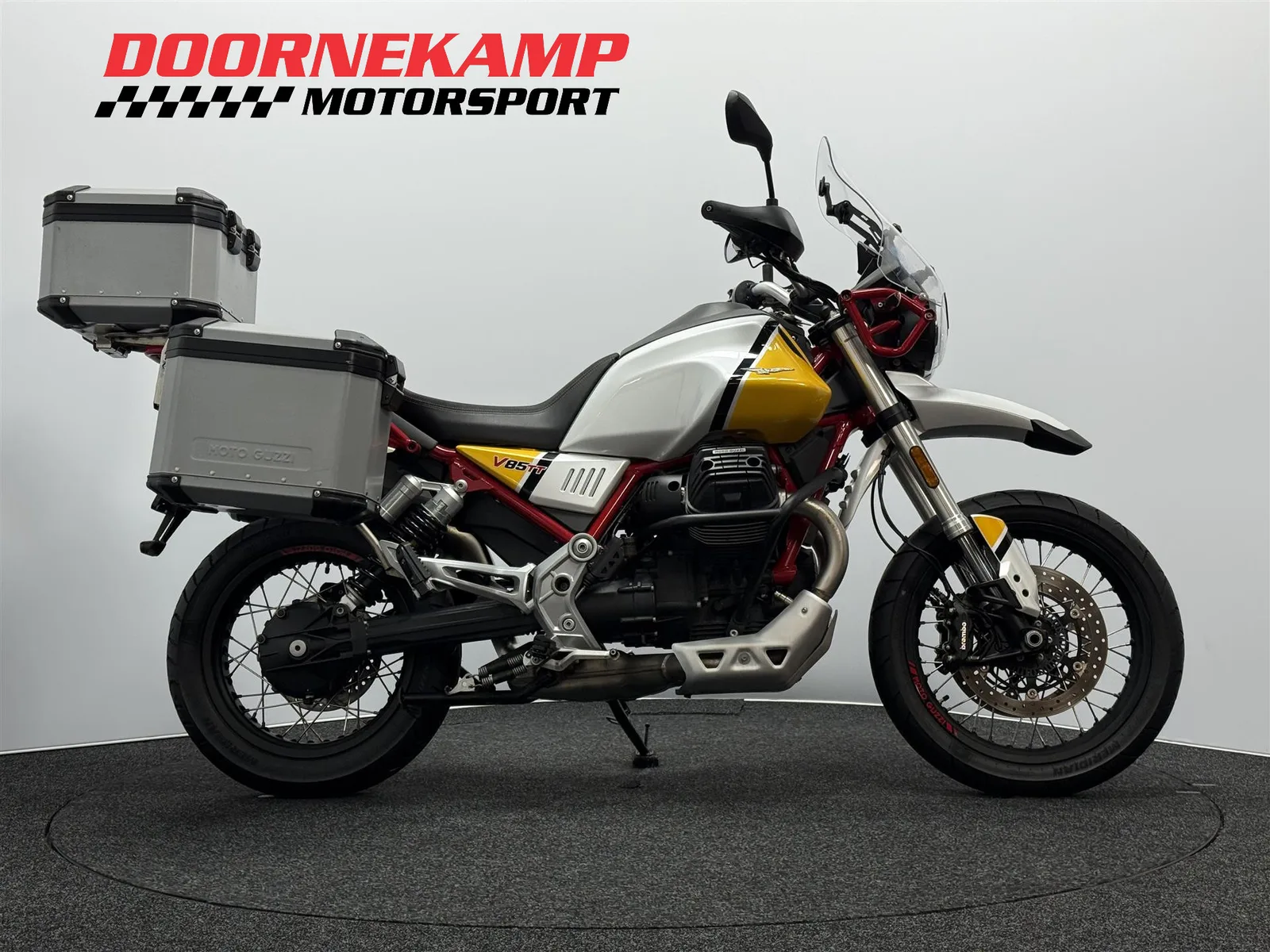 Moto Guzzi V85 TT (2021) — foto 1