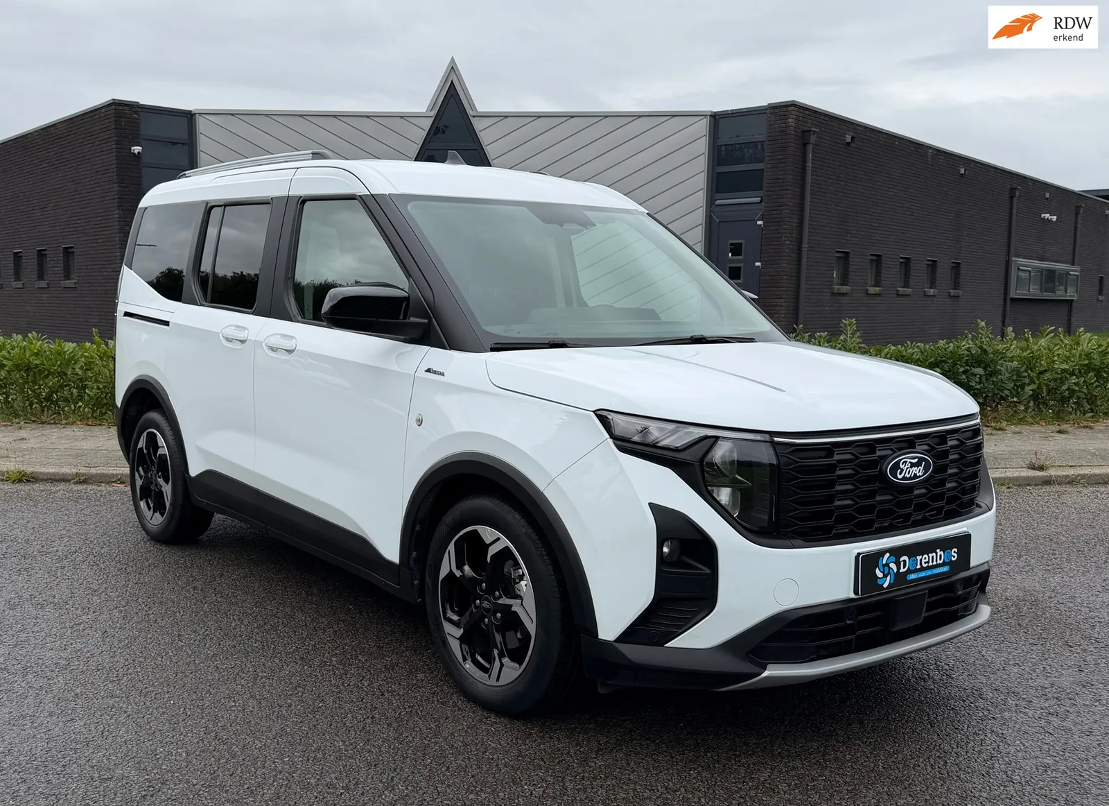 Ford Tourneo Courier (2024) — foto 1