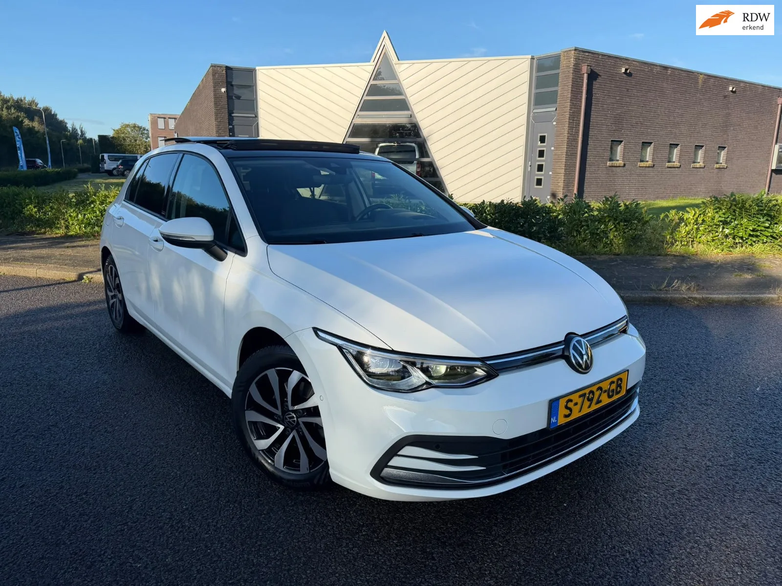 Volkswagen Golf (2022) — foto 1