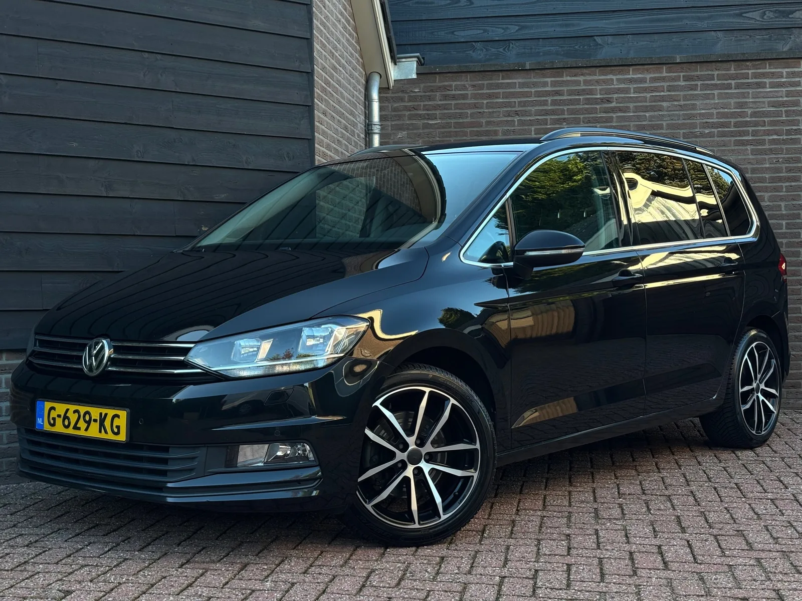 Volkswagen Touran (2017) — foto 1