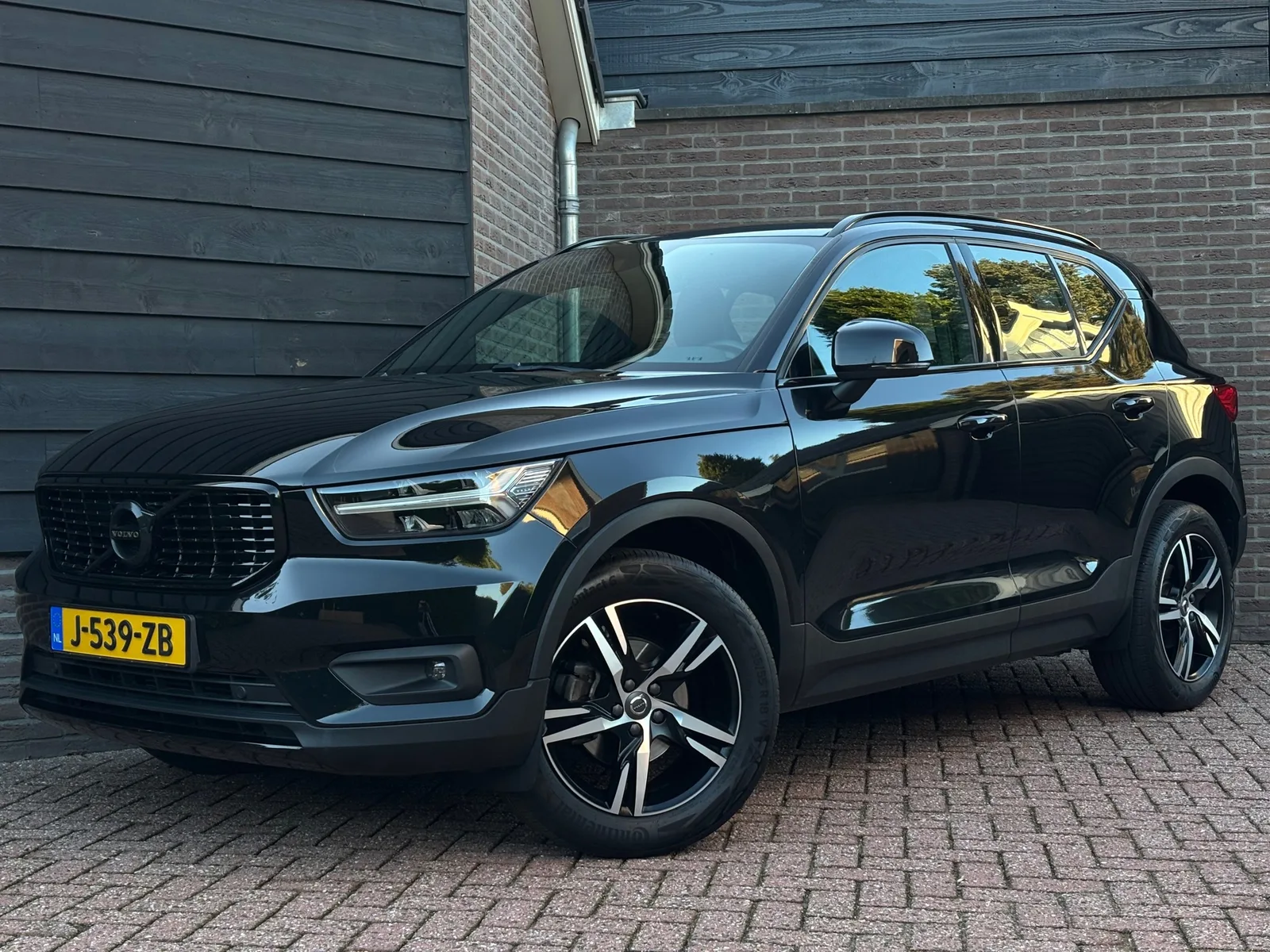 Volvo XC40 (2020) — foto 1