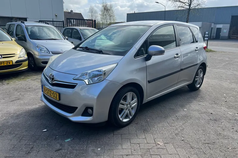 Toyota Verso-S (2013)