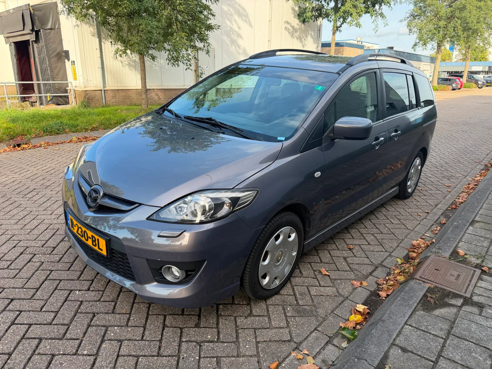 Mazda 5 (2010) — foto 1