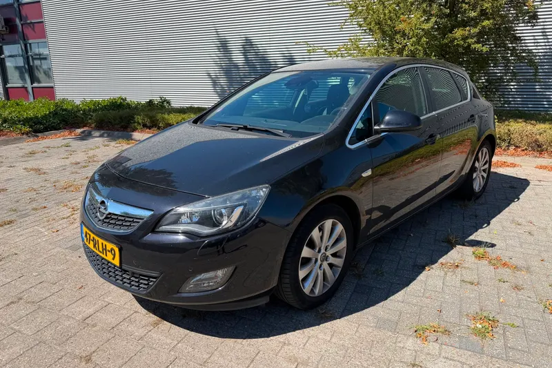 Opel Astra (2011)