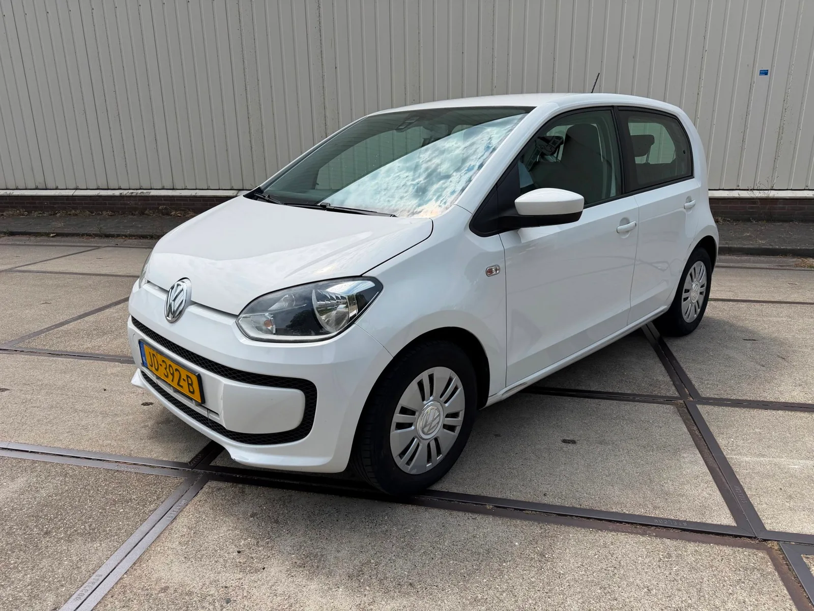 Volkswagen Up! (2016) — foto 1