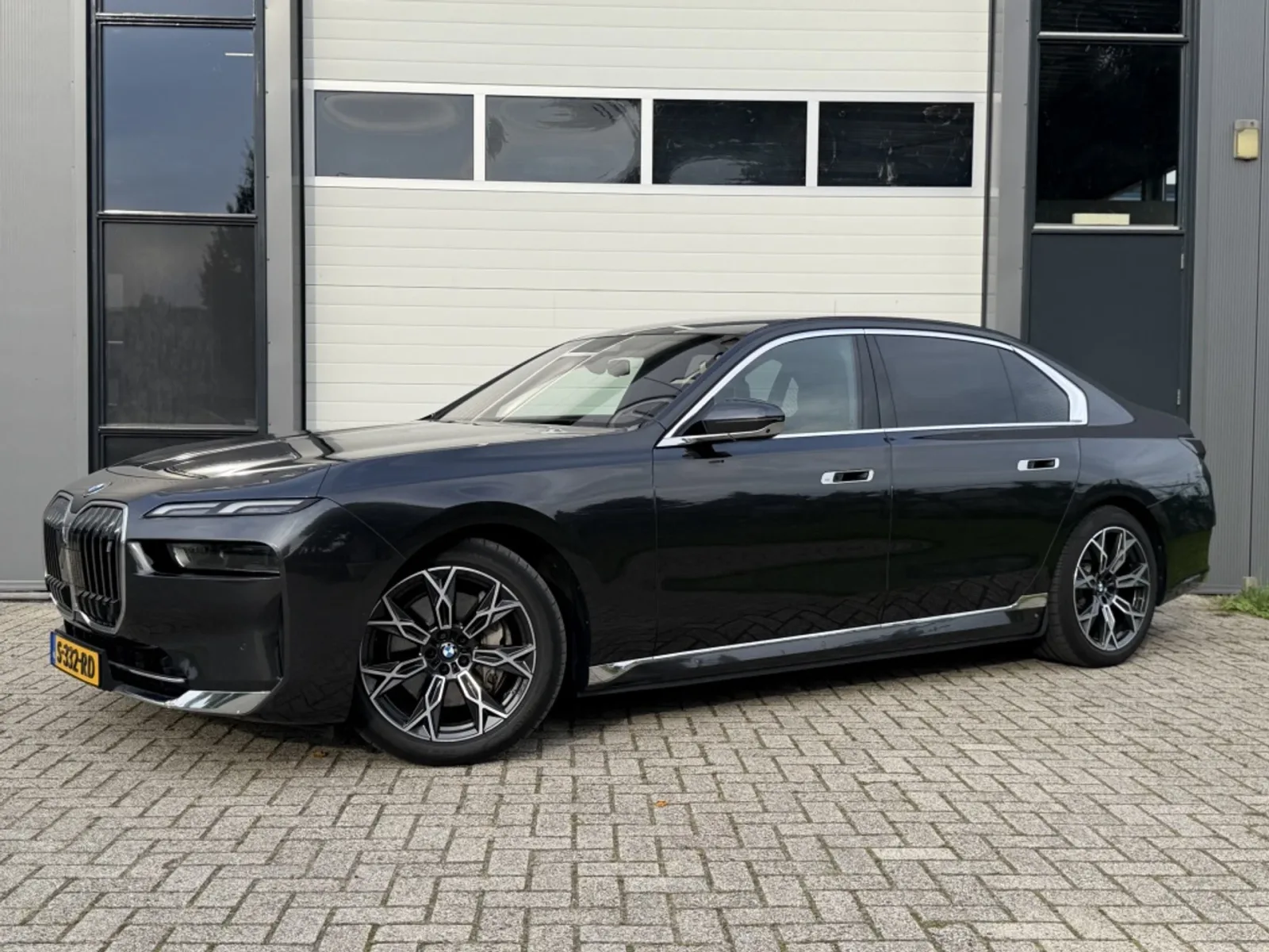 BMW i7 (2022) — foto 1