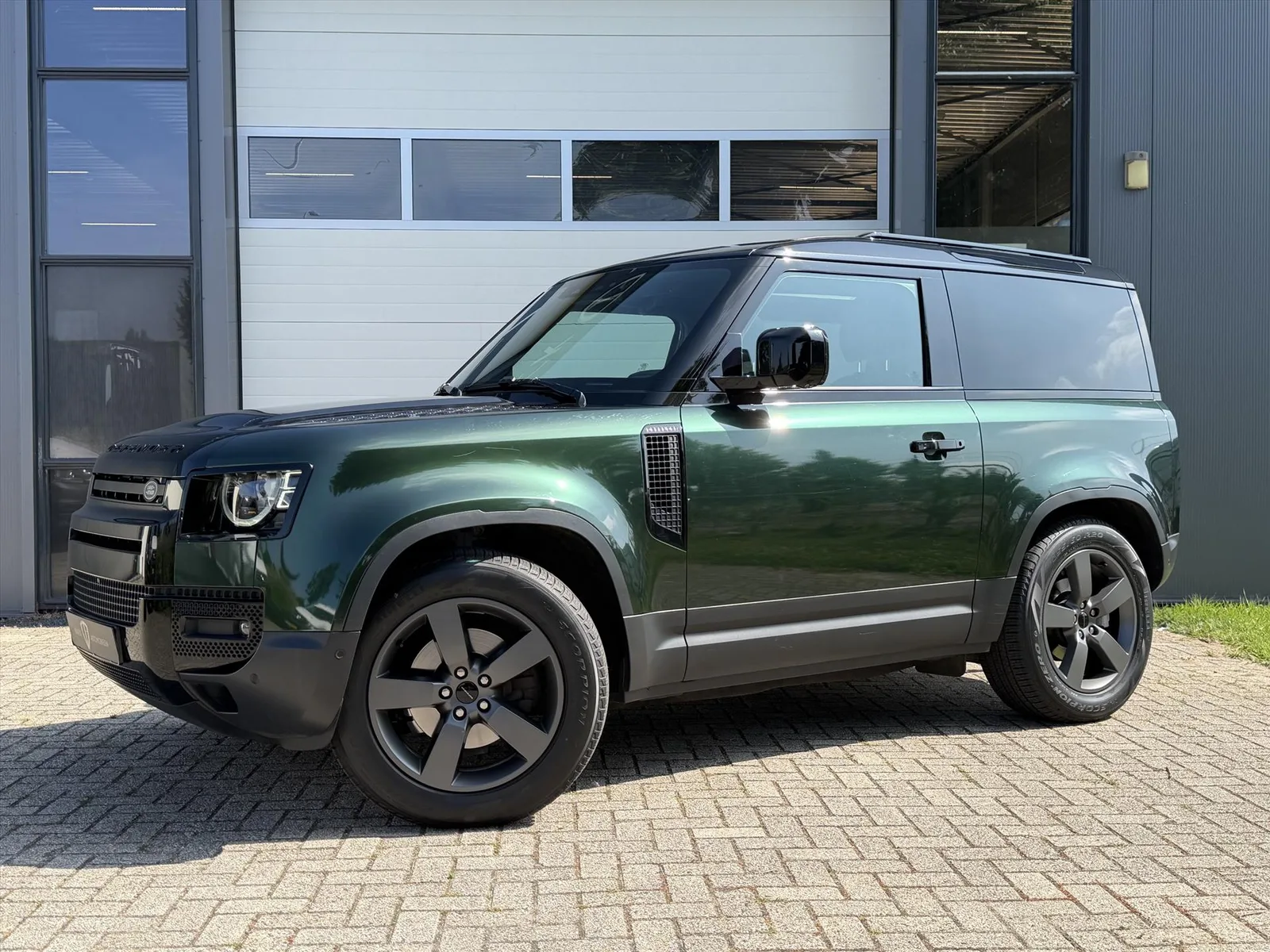 Land Rover Defender (2022) — foto 1
