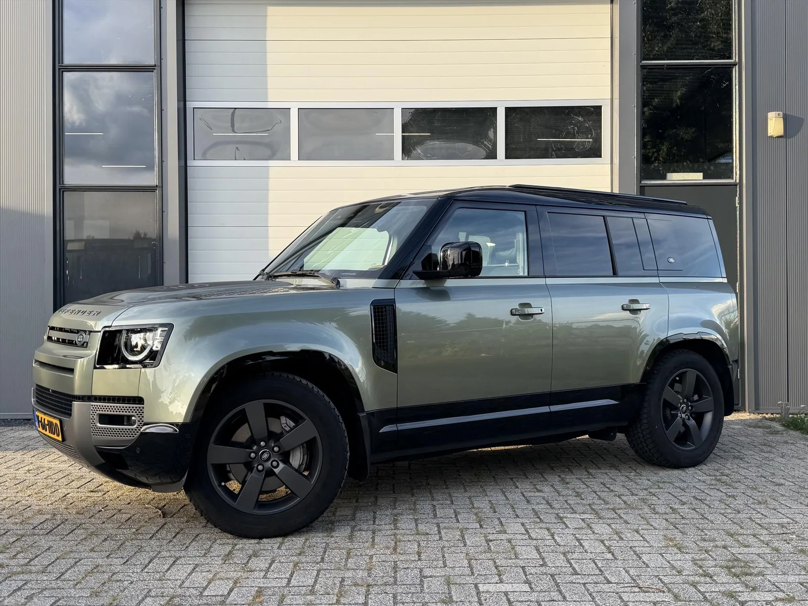 Land Rover Defender (2024) — foto 1