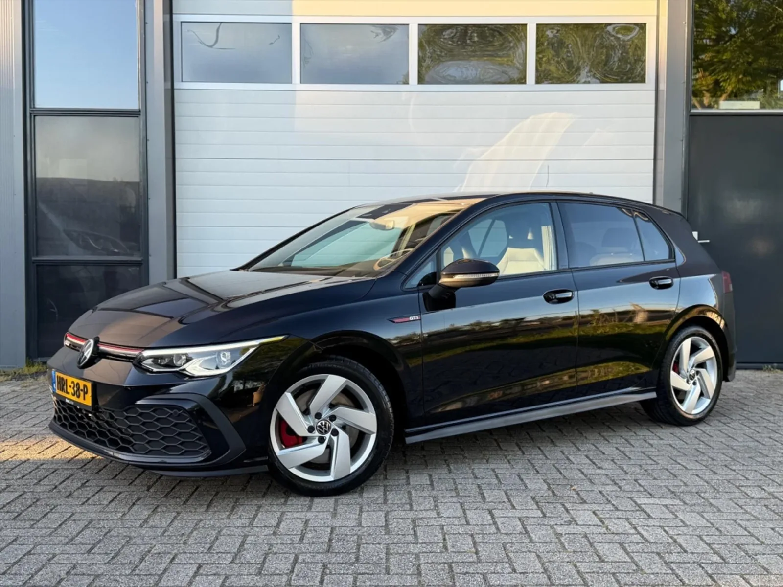 Volkswagen Golf (2022) — foto 1