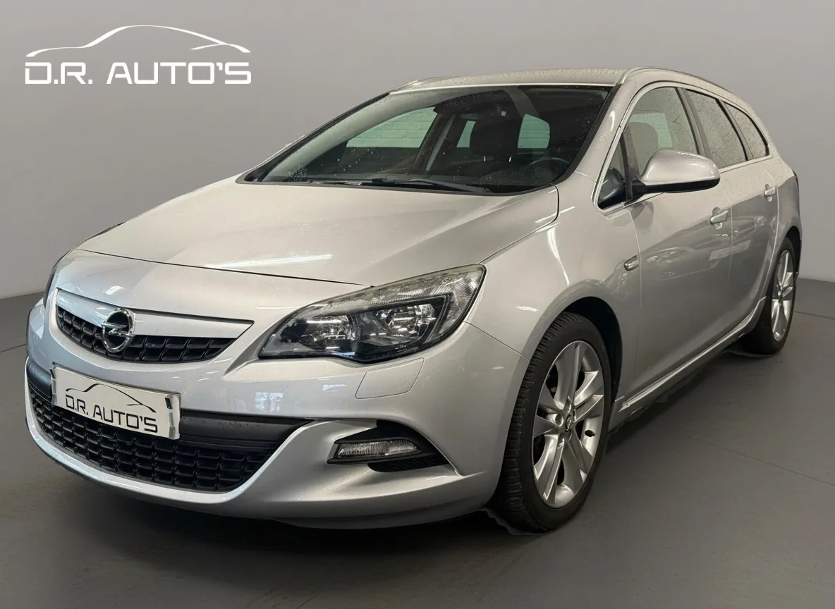 Opel Astra Sports Tourer (2012) — foto 1