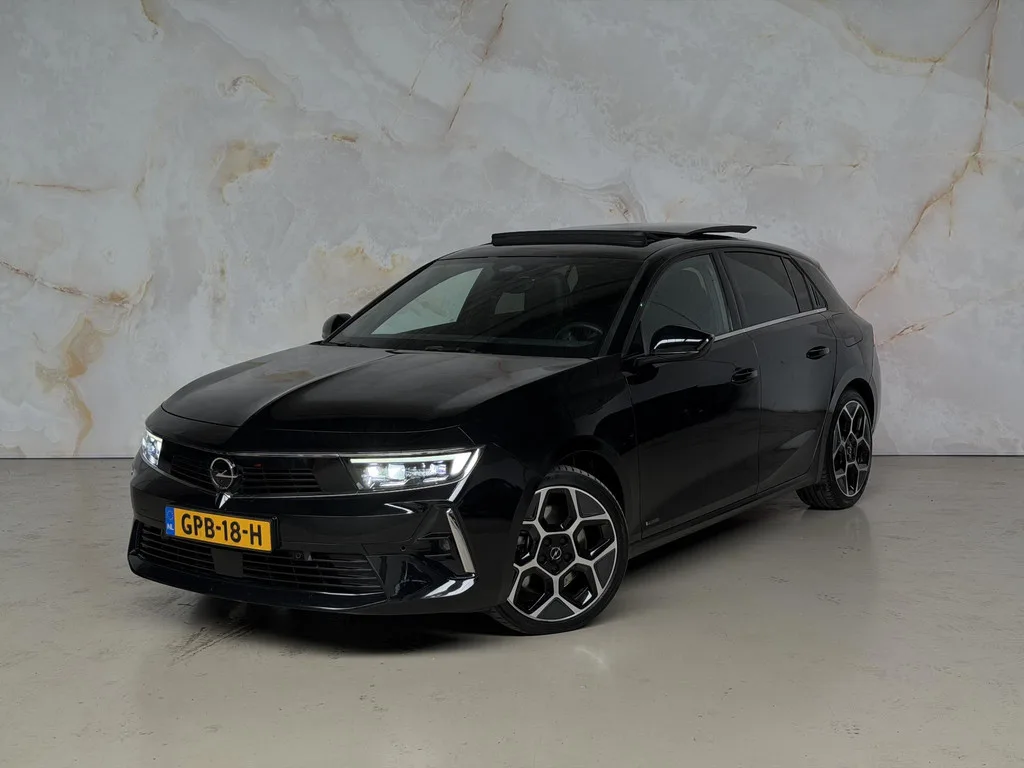 Opel Astra (2022) — foto 1