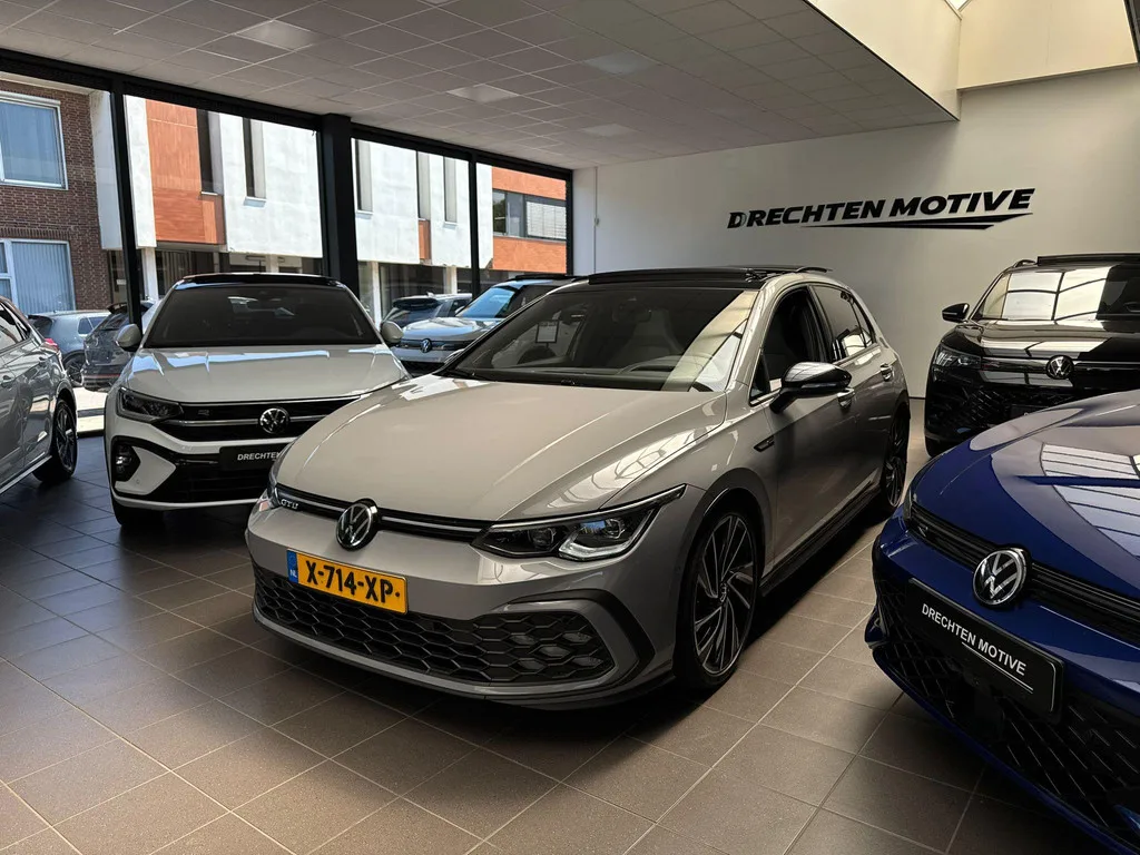 Volkswagen Golf (2023) — foto 1