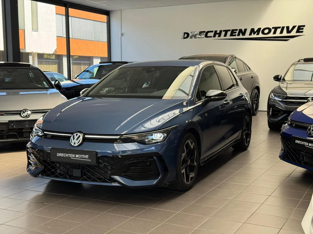 Volkswagen Golf (2025) — foto 1