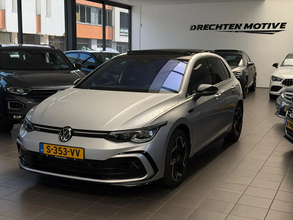Volkswagen Golf (2022) — foto 1