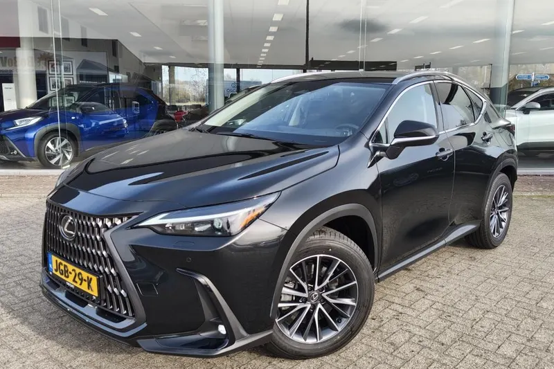 Lexus NX (2025)