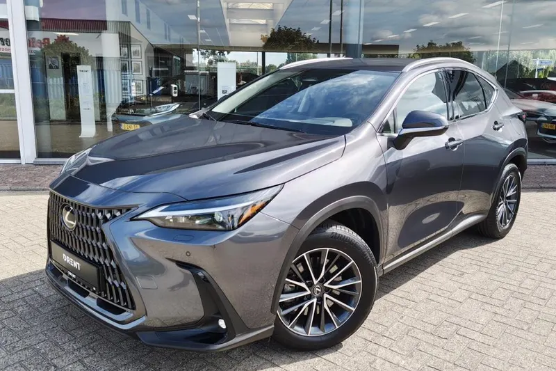 Lexus NX (2025)