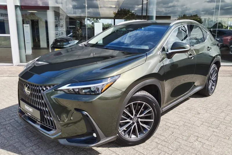 Lexus NX (2025)