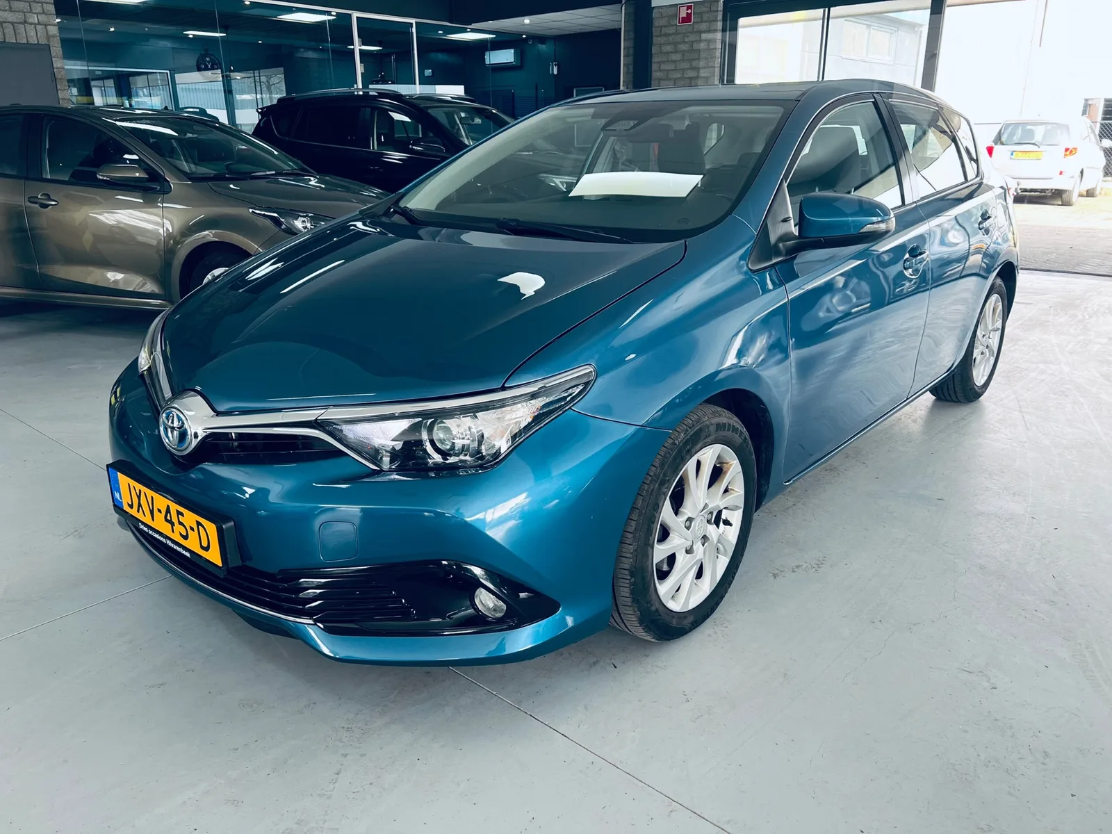 Toyota Auris (2018) — foto 1