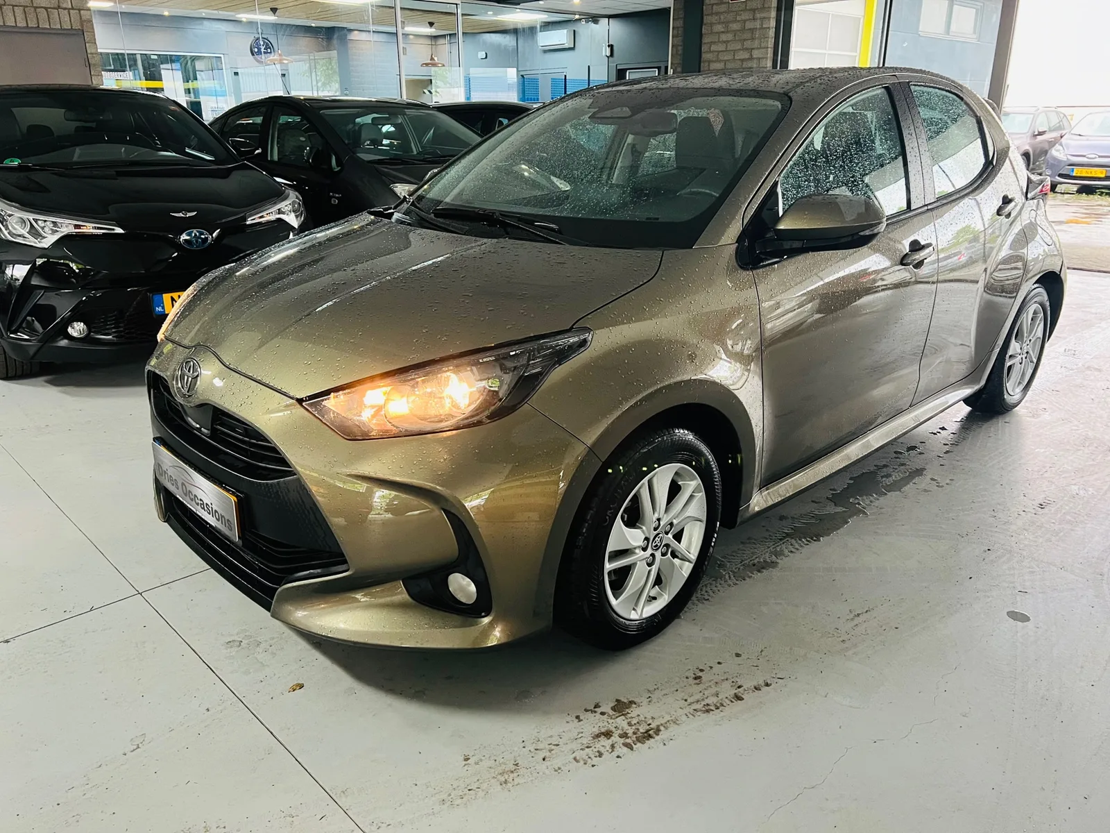 Toyota Yaris (2024) — foto 1