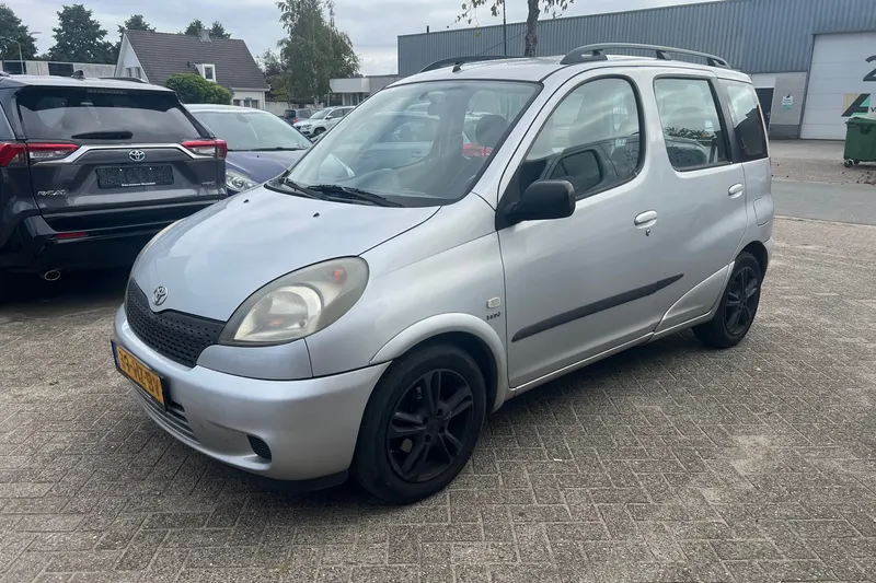Toyota Yaris Verso (2002)