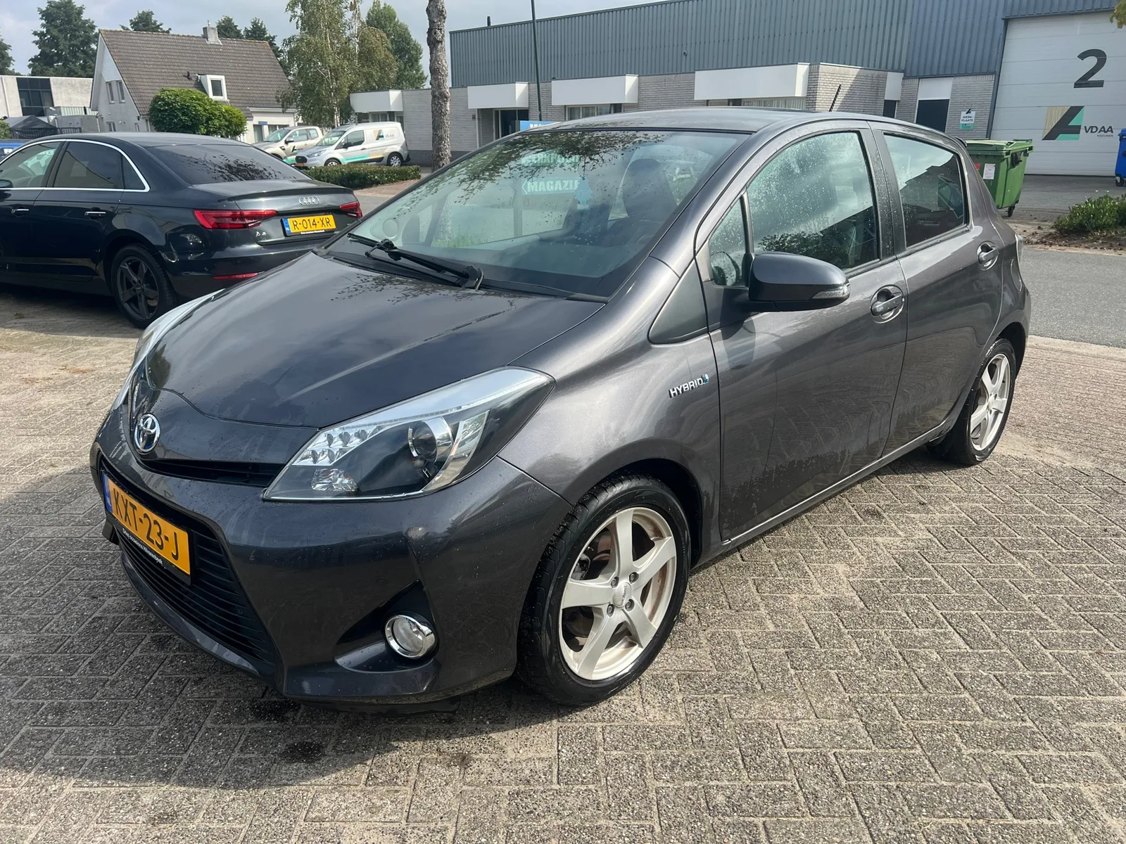 Toyota Yaris (2013) — foto 1