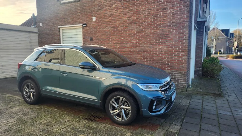 Volkswagen T-Roc (2023) — foto 1
