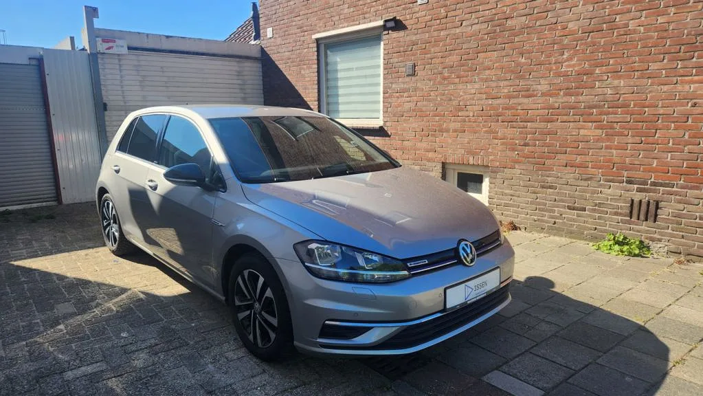Volkswagen Golf (2020) — foto 1