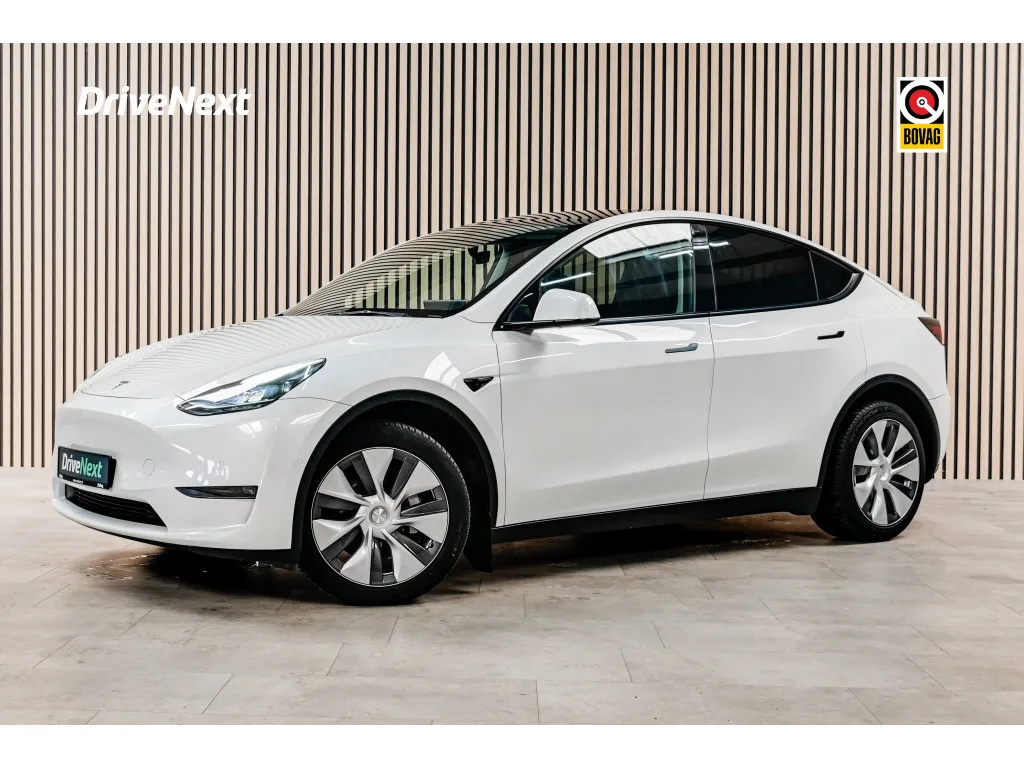 Tesla  (2022) — foto 1