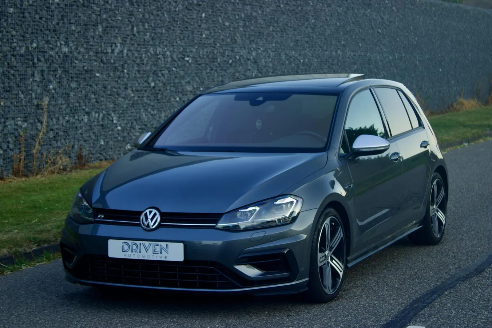 Volkswagen Golf (2020) — foto 1