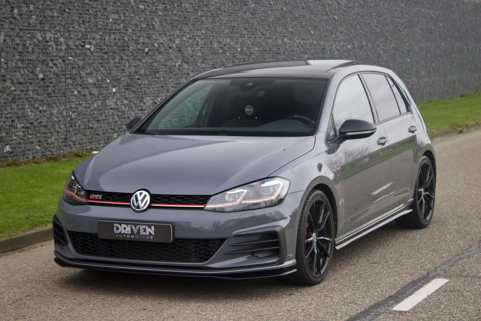 Volkswagen Golf (2019) — foto 1