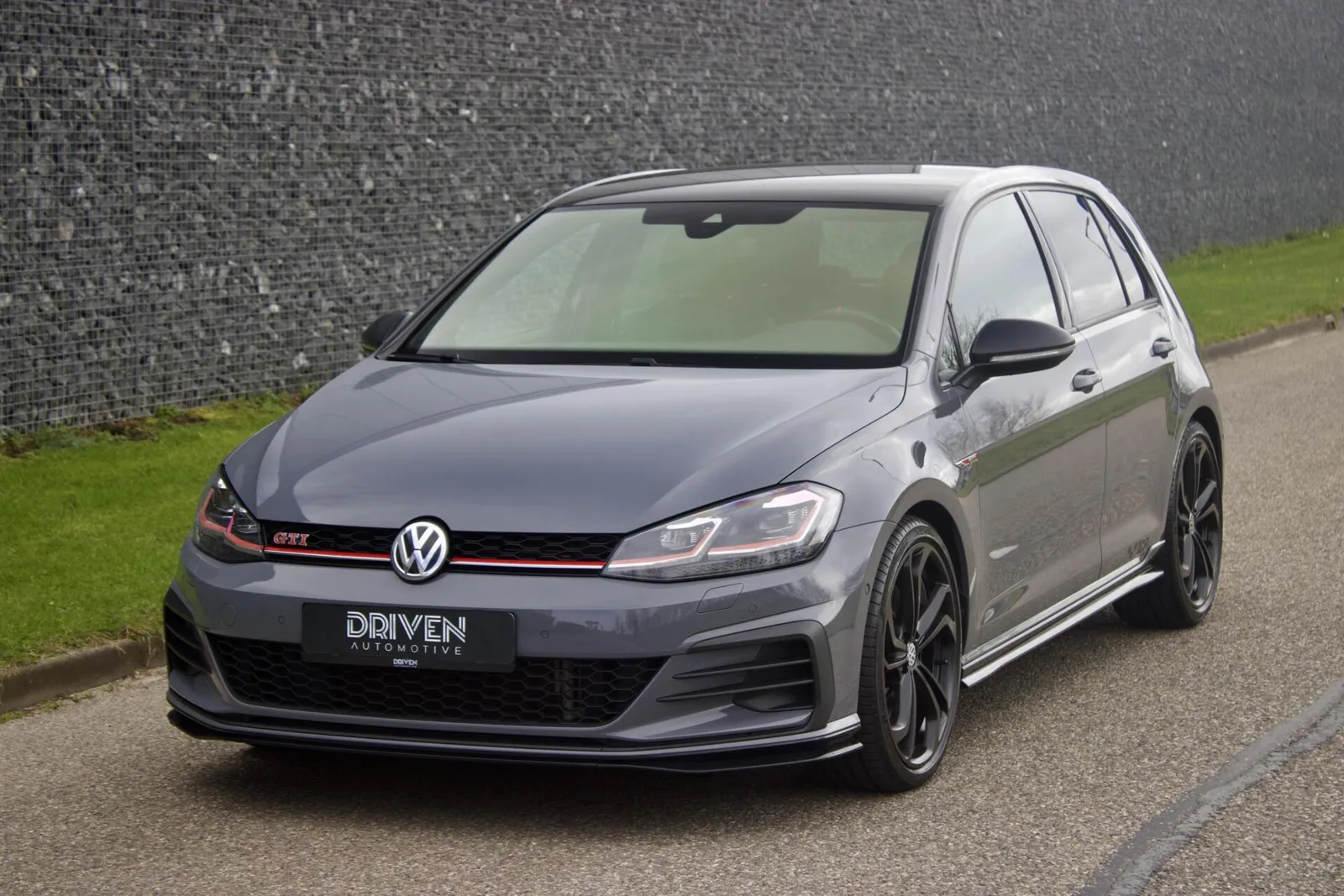 Volkswagen Golf (2020) — foto 1