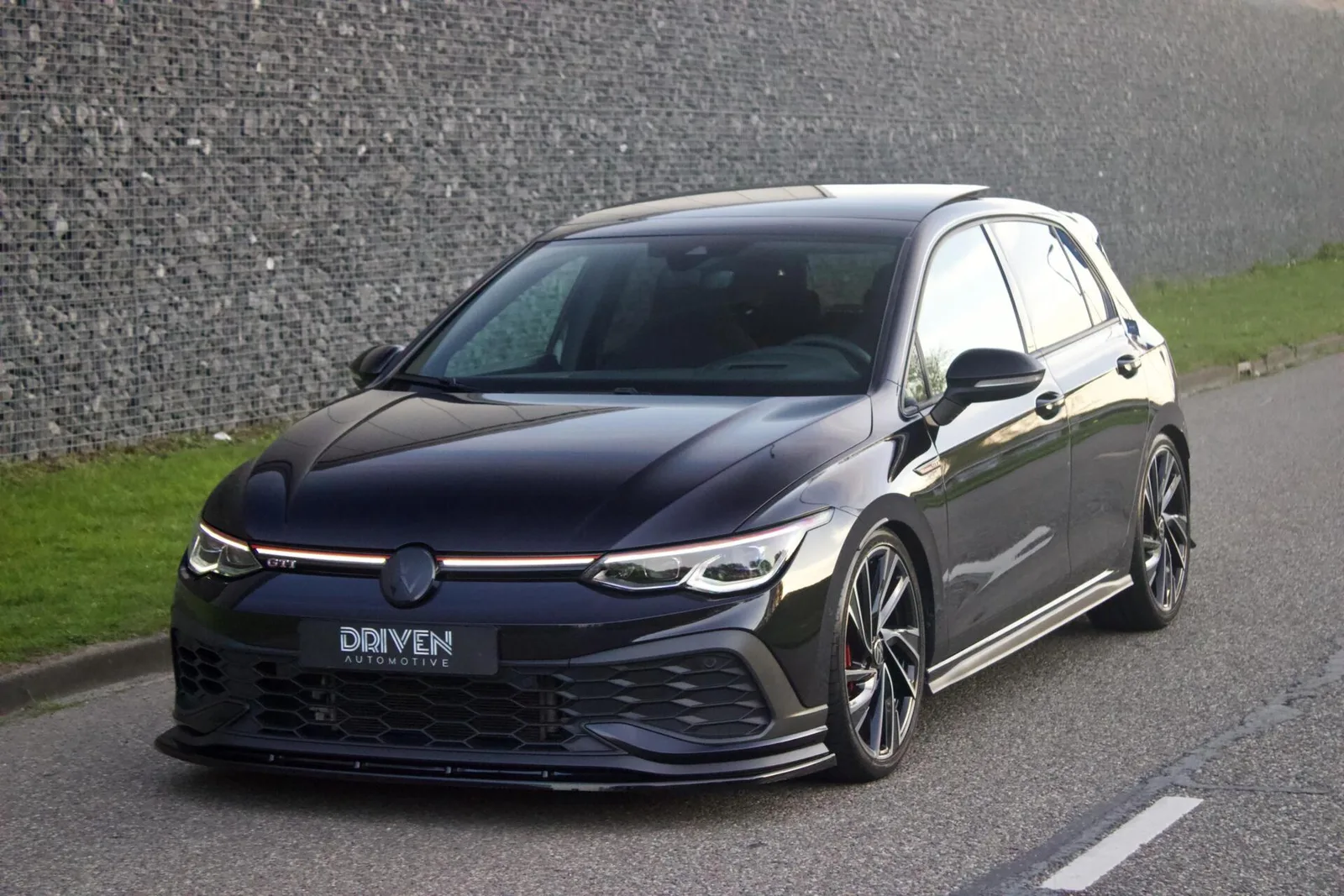 Volkswagen Golf (2022) — foto 1