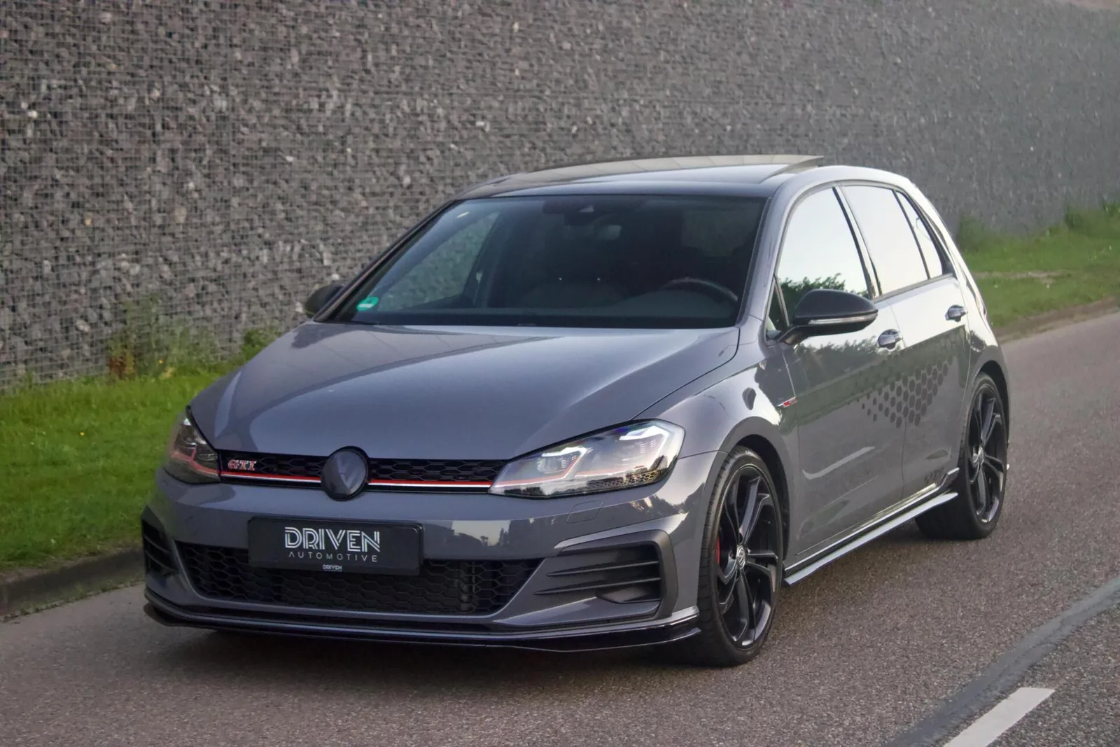 Volkswagen Golf (2019) — foto 1