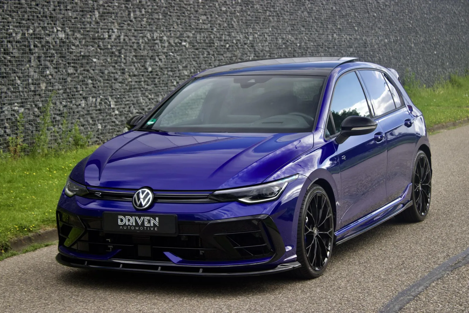 Volkswagen Golf (2024) — foto 1