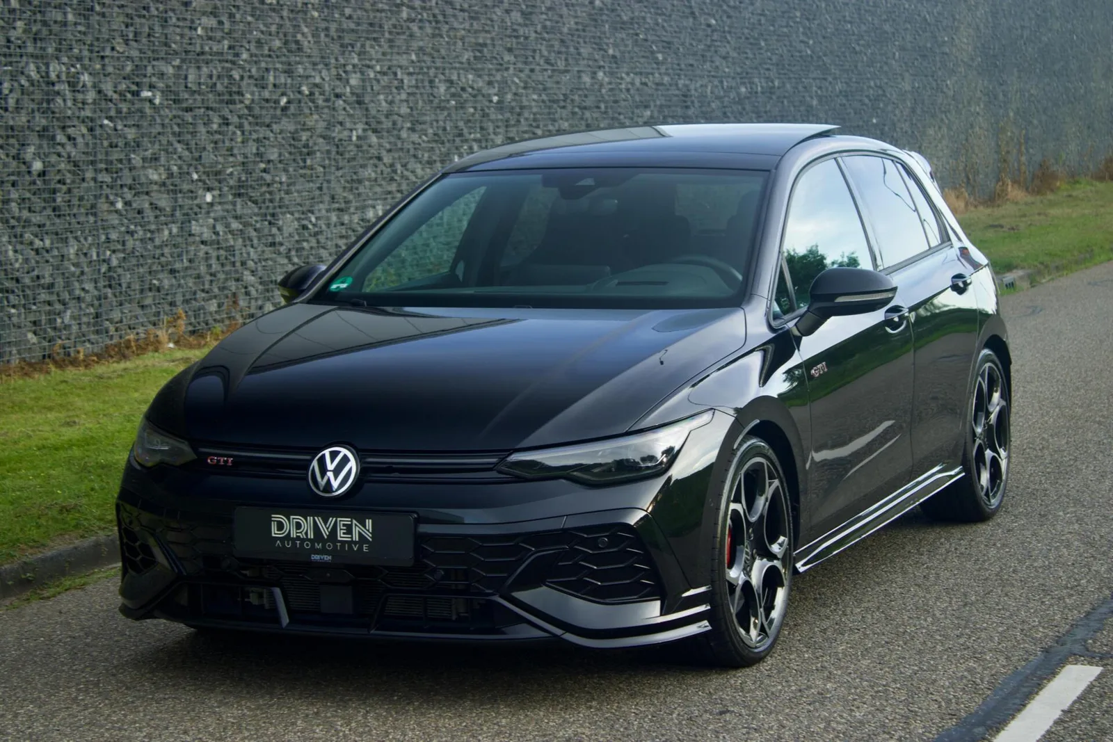 Volkswagen Golf (2024) — foto 1