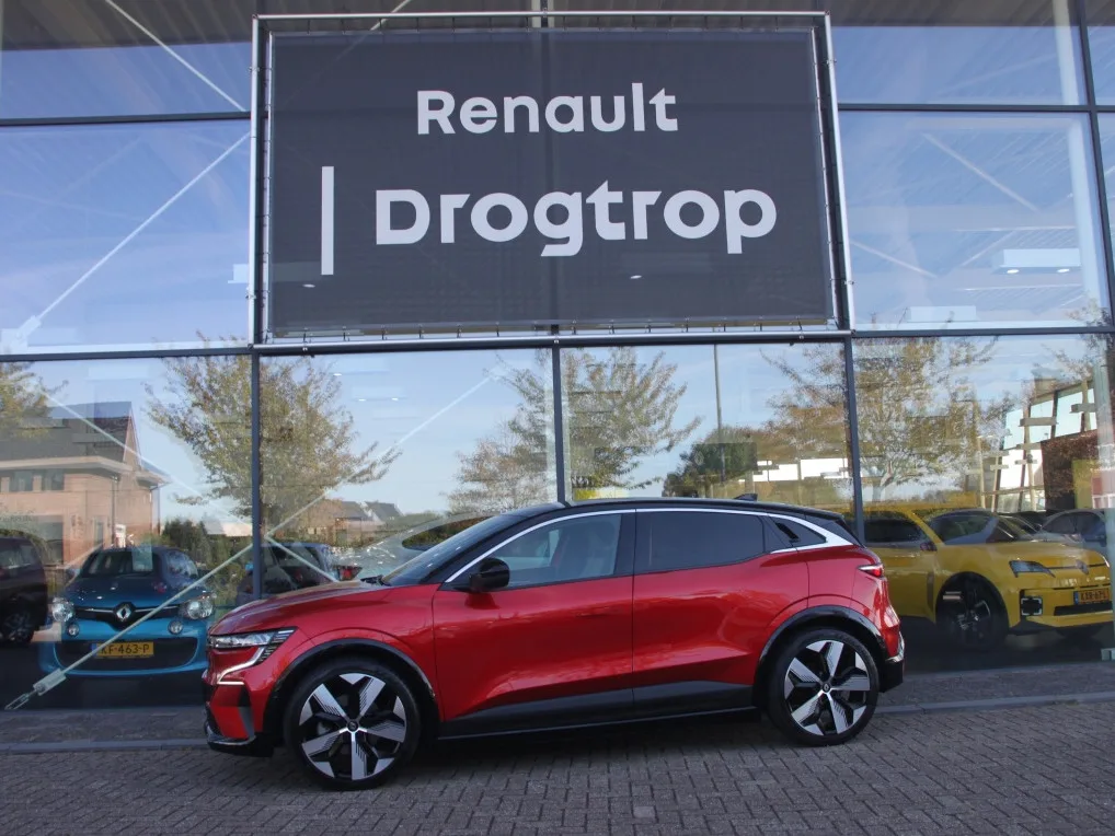 Renault Mégane E-Tech (2023) — foto 1