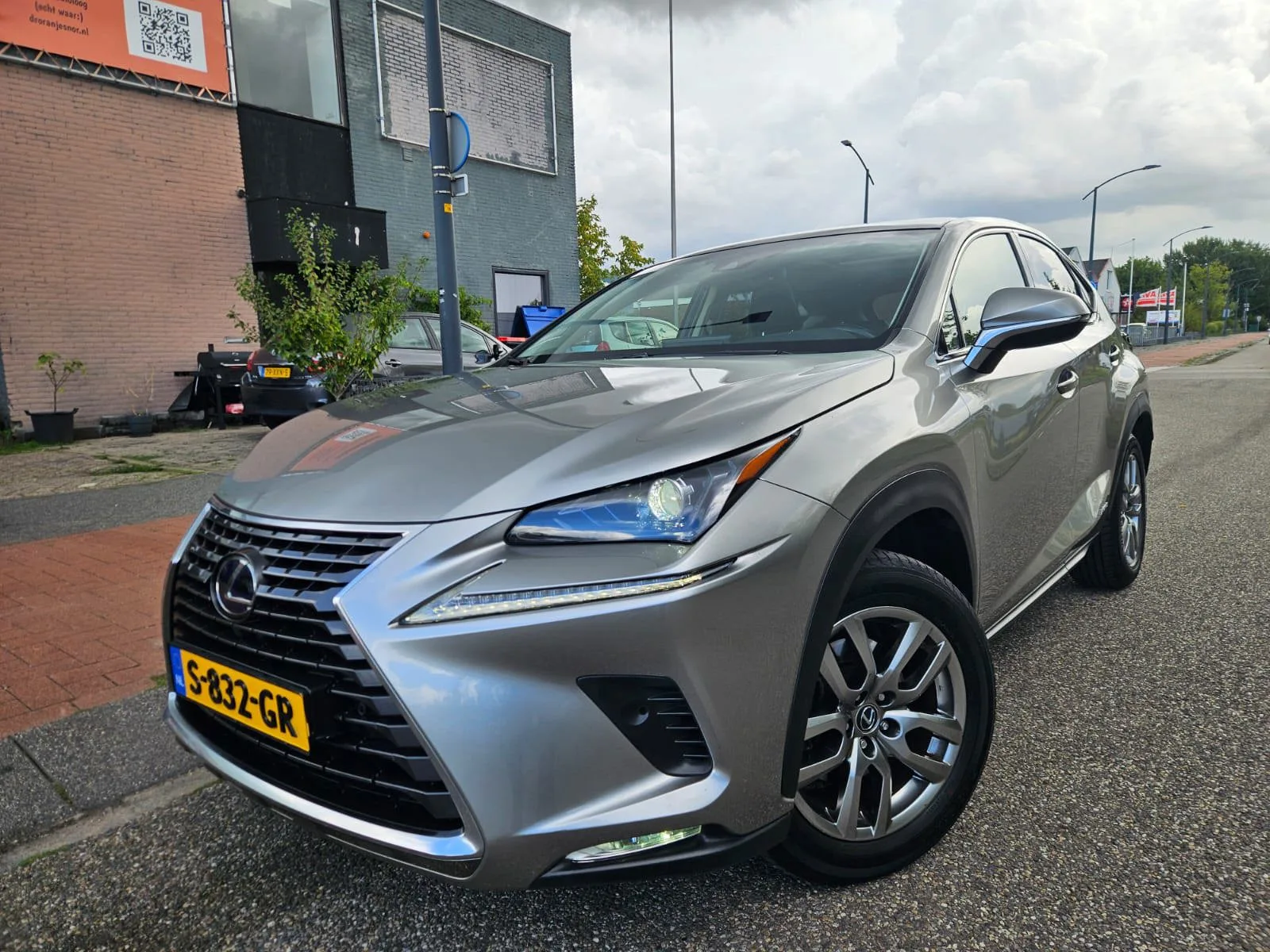Lexus NX (2019) — foto 1