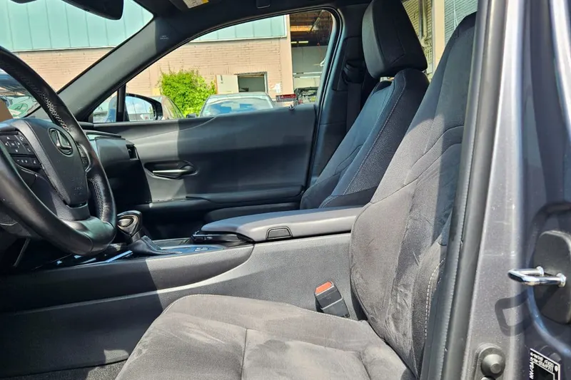 Lexus UX (2020)