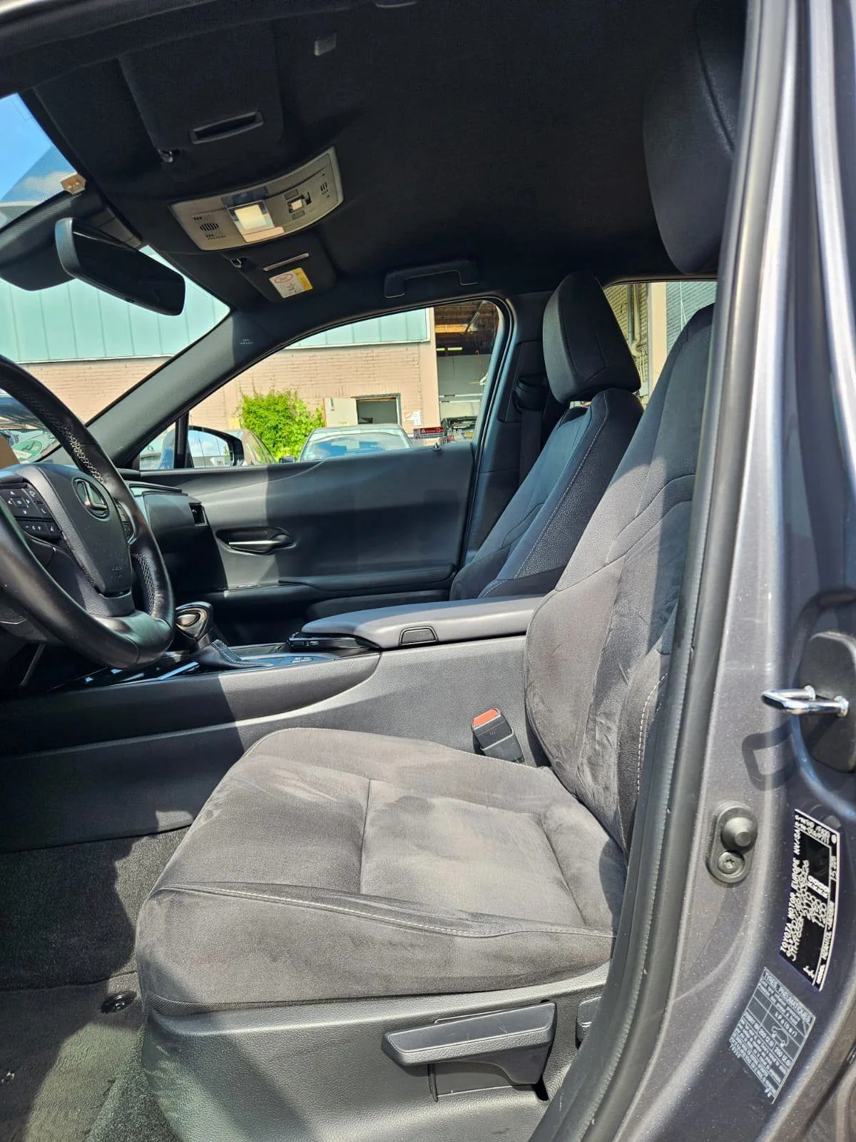 Lexus UX (2020) — foto 1