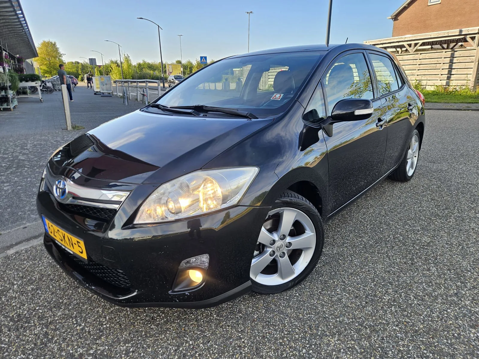Toyota Auris (2011) — foto 1
