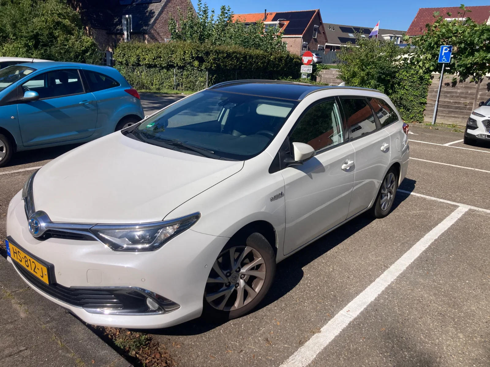 Toyota Auris (2015) — foto 1