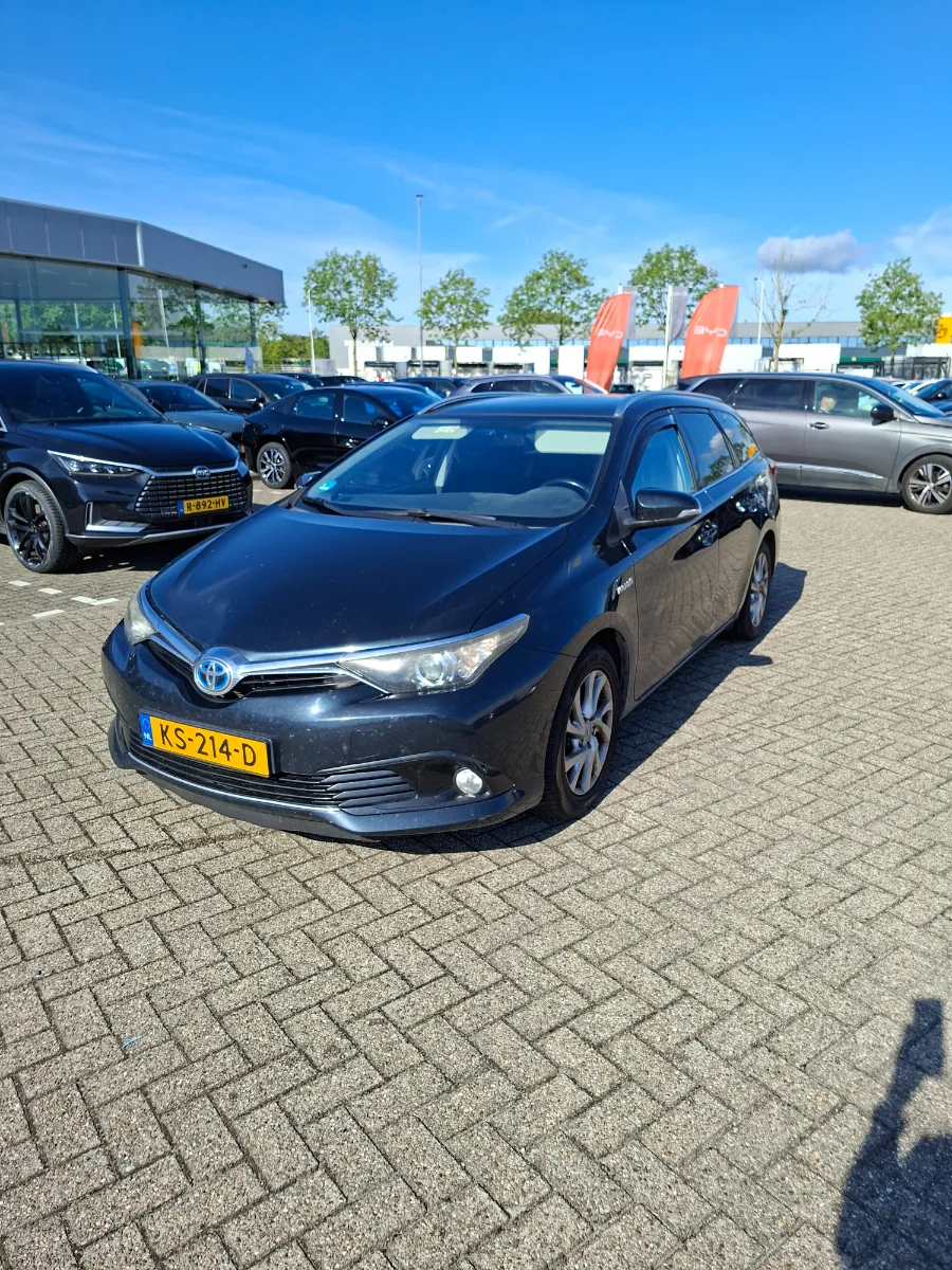 Toyota Auris (2016) — foto 1