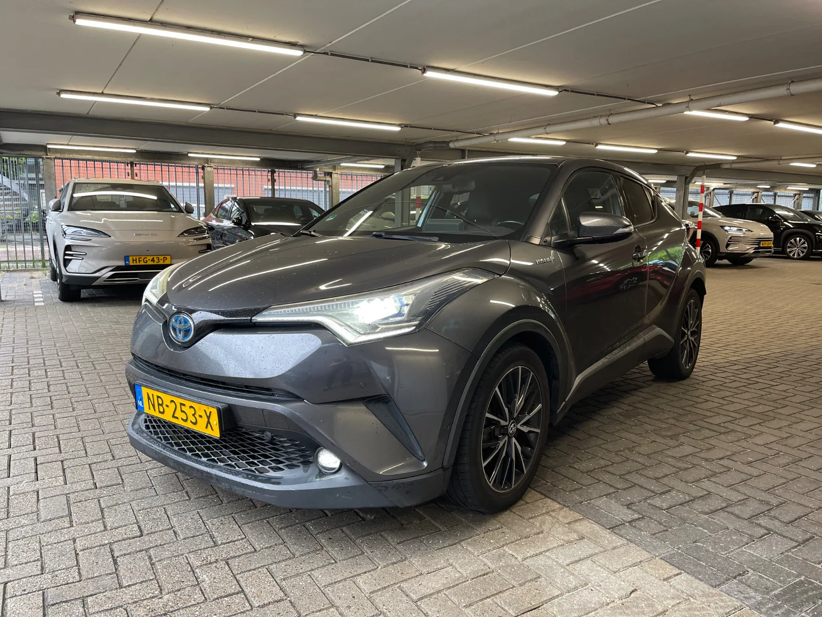 Toyota C-HR (2017) — foto 1